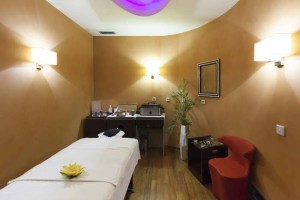 massage-room-AdobeStock_84543187